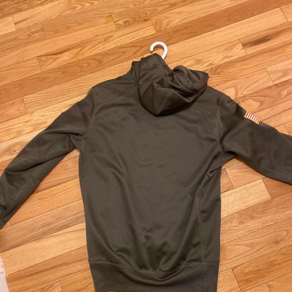 Nike Therma-Fit New-England Patriots hoodie.salute to service edition. - Picture 2 of 7